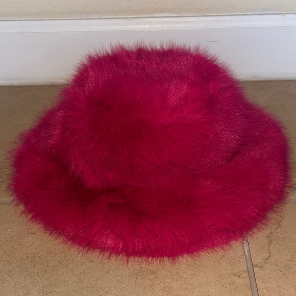 Accessories - Pink Fur Hat NWT